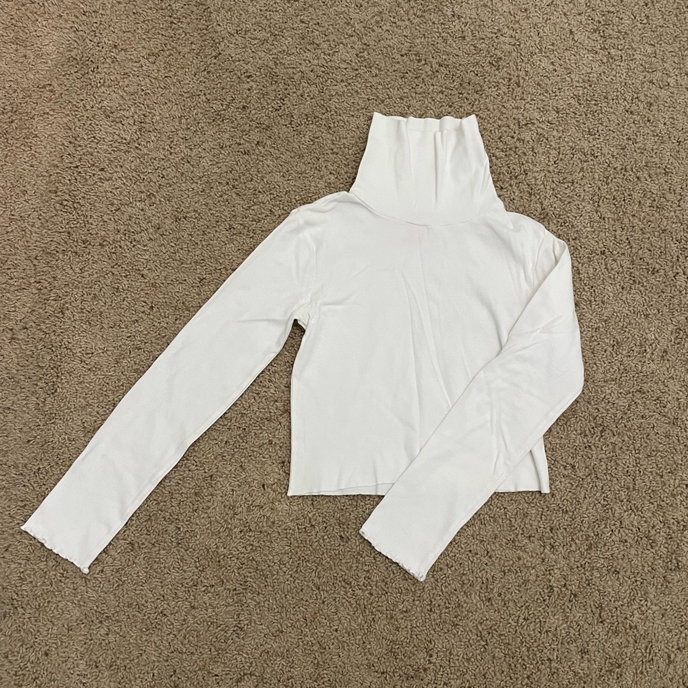 100% Cotton White Cropped Turtleneck